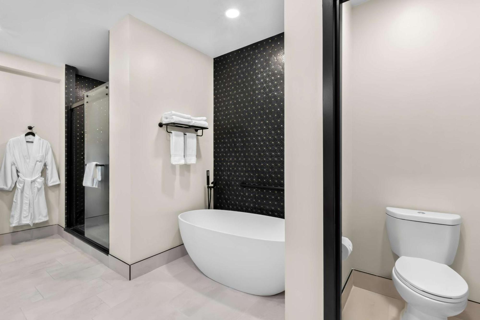 Latitude Suites Tinton Falls Eatontown - BW Premier Collection Exterior photo